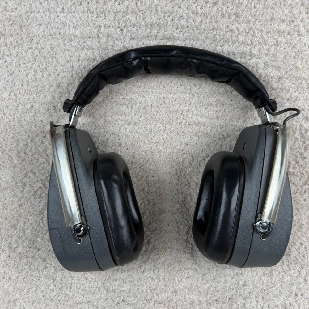 Vintage Realistic Twin Speaker FM/AM Headphone Radio 12-192A Radio Shack Works!